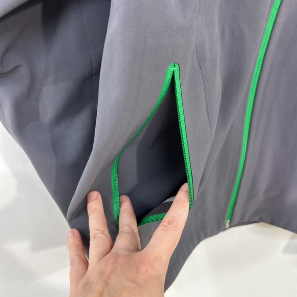 Stoic Gray Softshell Jacket M Outdoor Tech Hiking Layer Gorpcore Zip Pockets - Picture 3 of 10